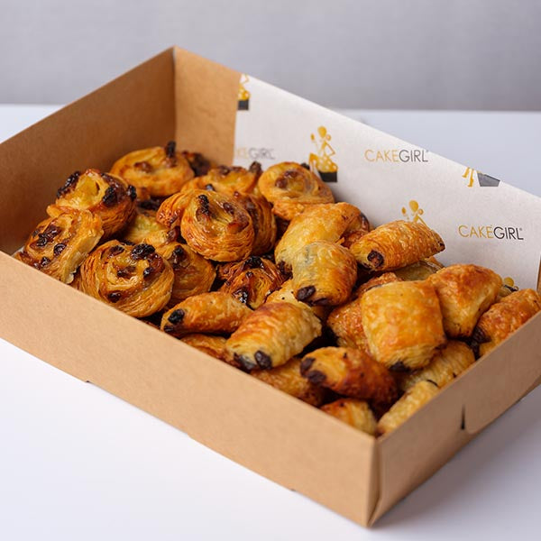 Sharing' Box Mini 50 Pieces Mini Pastry Sharing Box – Cake Girl London